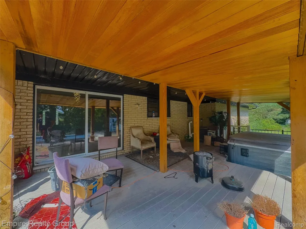 1486 Russ Roy Court White Lake Charter Township, MI 48383