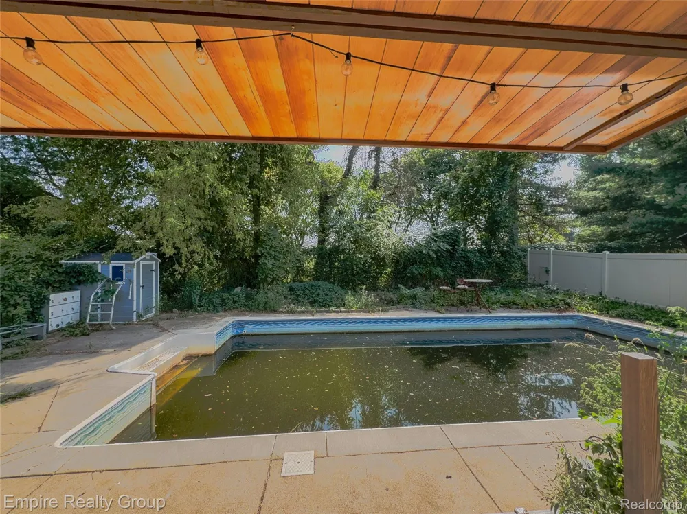 1486 Russ Roy Court White Lake Charter Township, MI 48383