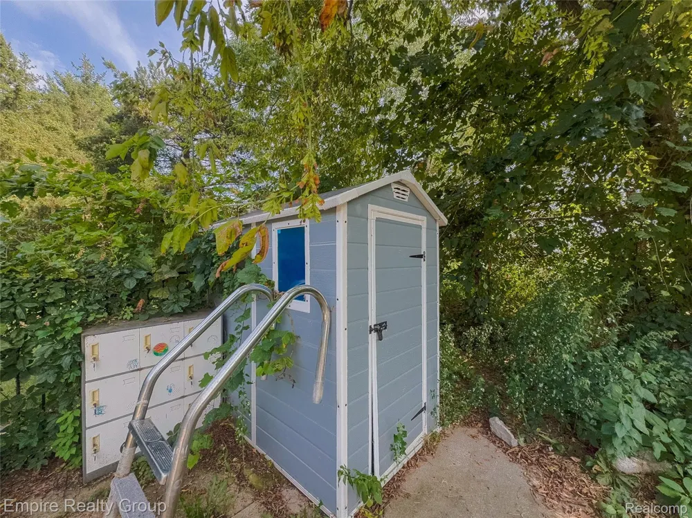 1486 Russ Roy Court White Lake Charter Township, MI 48383