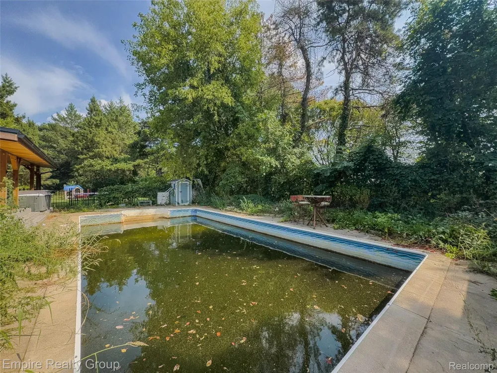1486 Russ Roy Court White Lake Charter Township, MI 48383