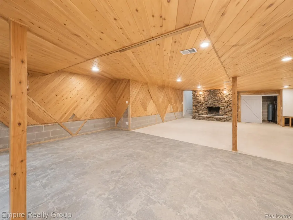 1486 Russ Roy Court White Lake Charter Township, MI 48383