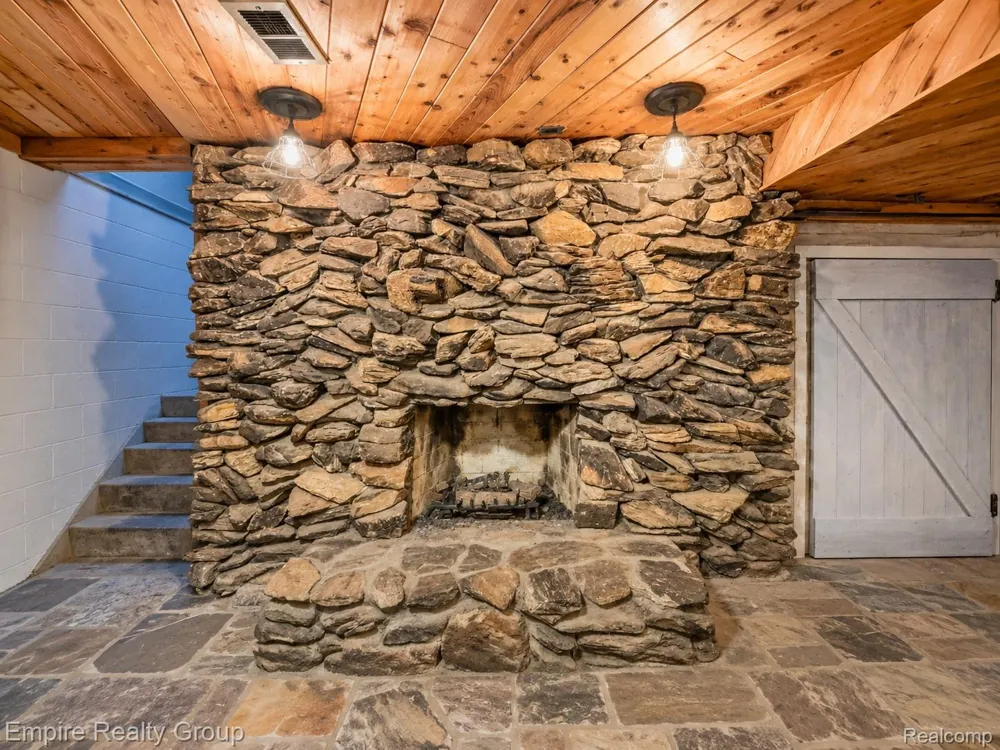 1486 Russ Roy Court White Lake Charter Township, MI 48383