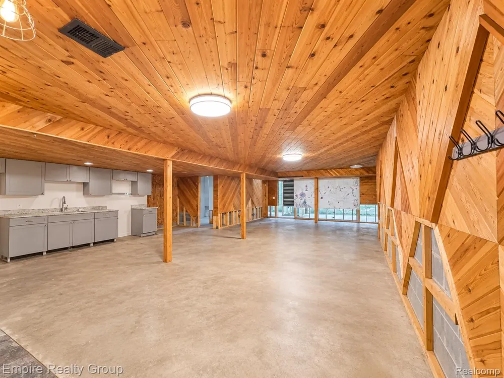 1486 Russ Roy Court White Lake Charter Township, MI 48383