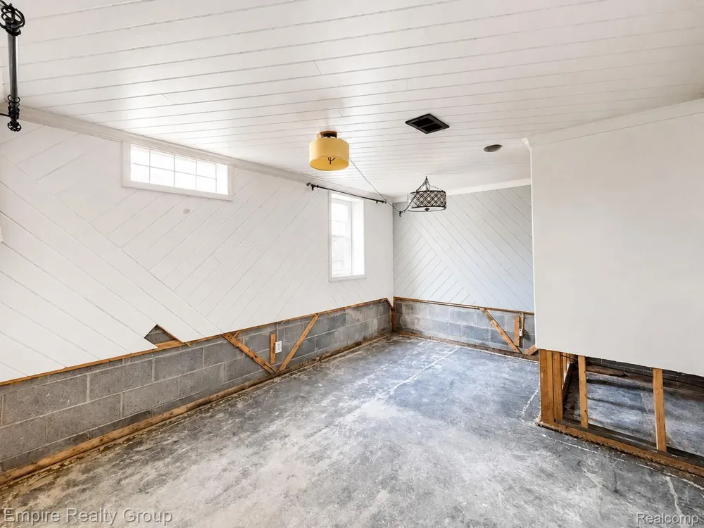 1486 Russ Roy Court White Lake Charter Township, MI 48383