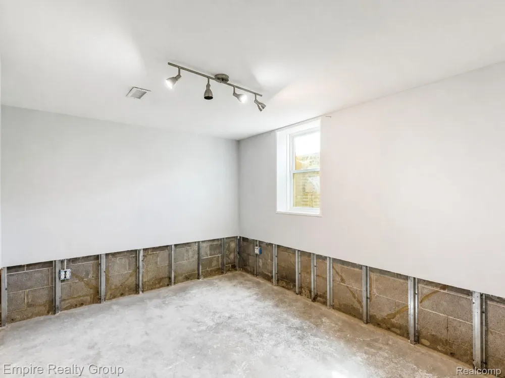1486 Russ Roy Court White Lake Charter Township, MI 48383