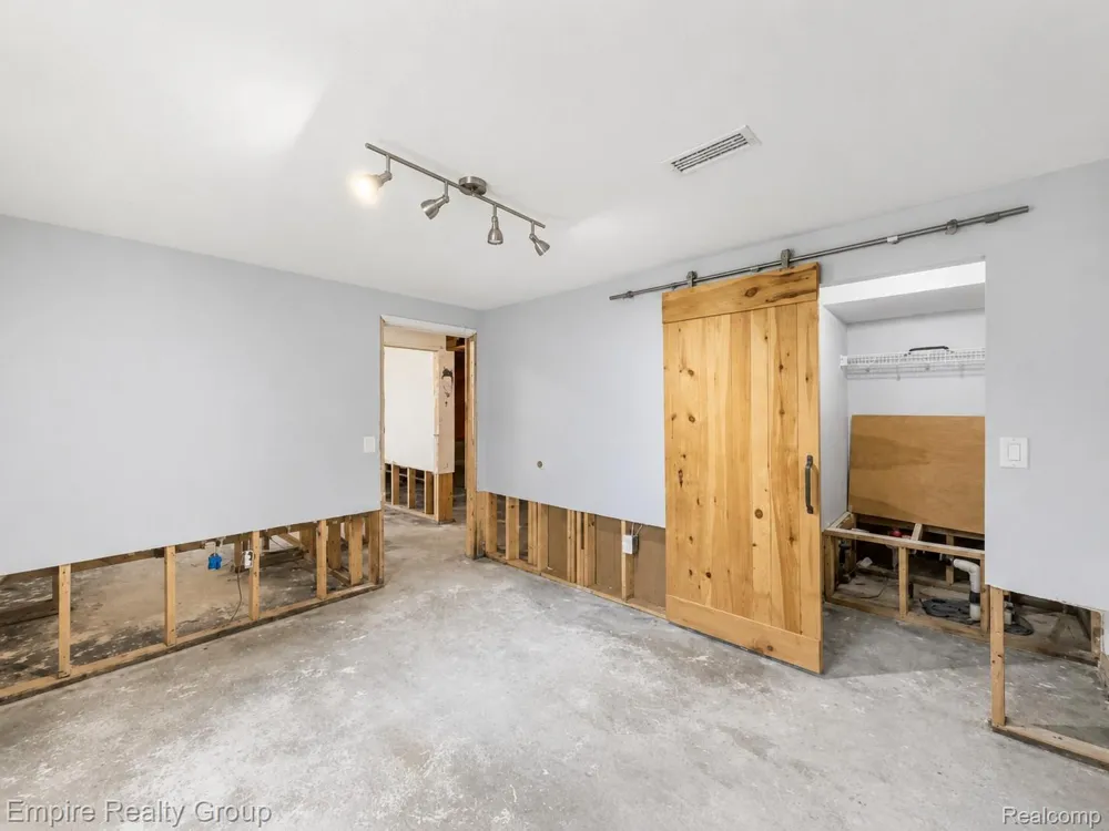 1486 Russ Roy Court White Lake Charter Township, MI 48383