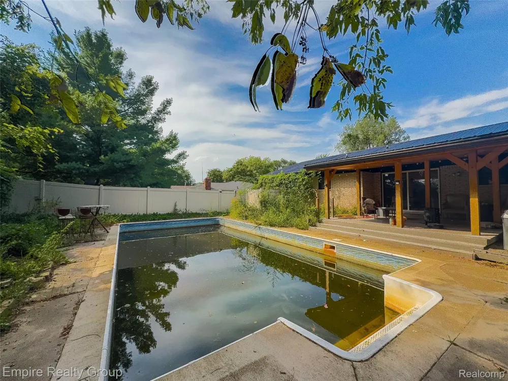 1486 Russ Roy Court White Lake Charter Township, MI 48383
