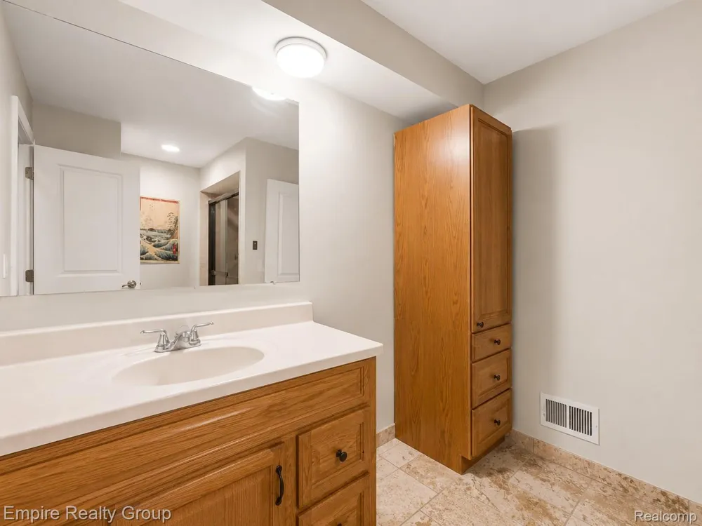 1486 Russ Roy Court White Lake Charter Township, MI 48383
