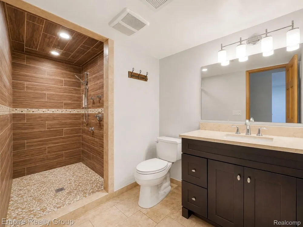 1486 Russ Roy Court White Lake Charter Township, MI 48383