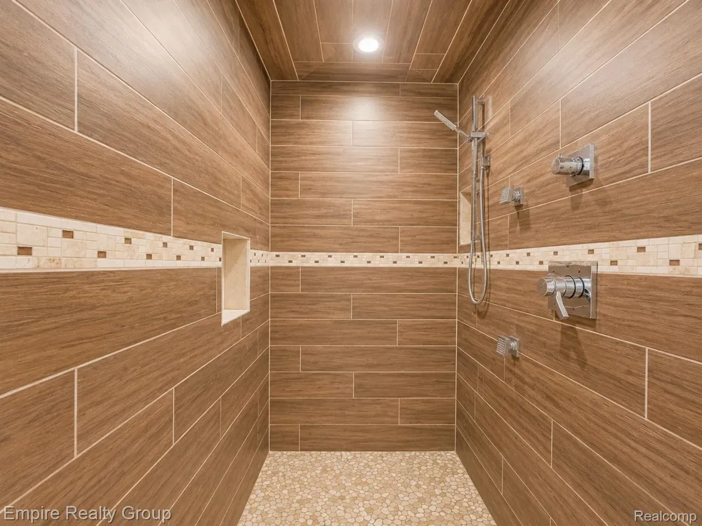 1486 Russ Roy Court White Lake Charter Township, MI 48383