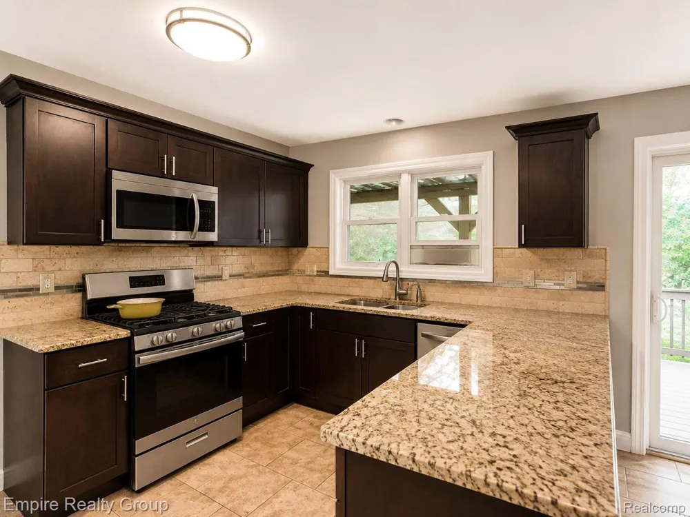 1486 Russ Roy Court White Lake Charter Township, MI 48383
