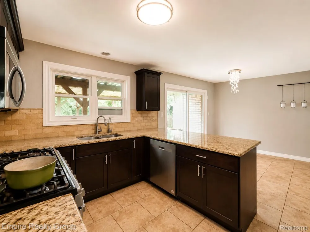 1486 Russ Roy Court White Lake Charter Township, MI 48383