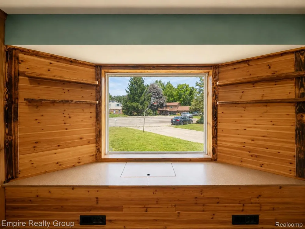 1486 Russ Roy Court White Lake Charter Township, MI 48383