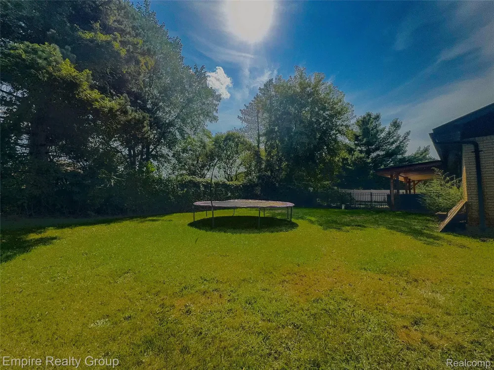 1486 Russ Roy Court White Lake Charter Township, MI 48383