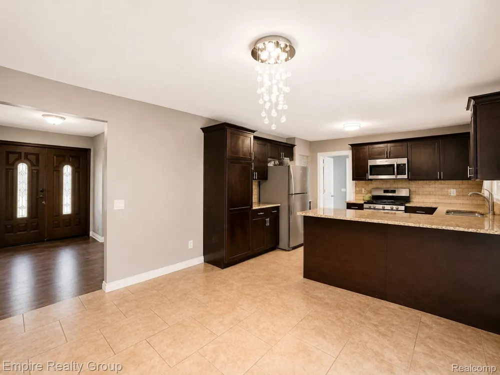 1486 Russ Roy Court White Lake Charter Township, MI 48383