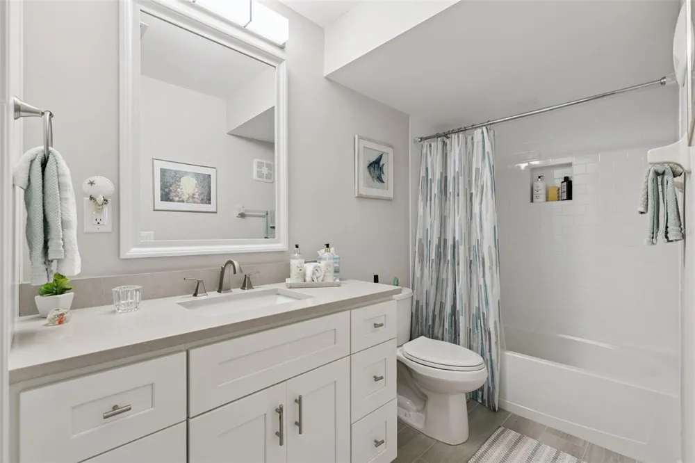 16 ESCONDIDO CIRCLE #221 Altamonte Springs, FL 32701