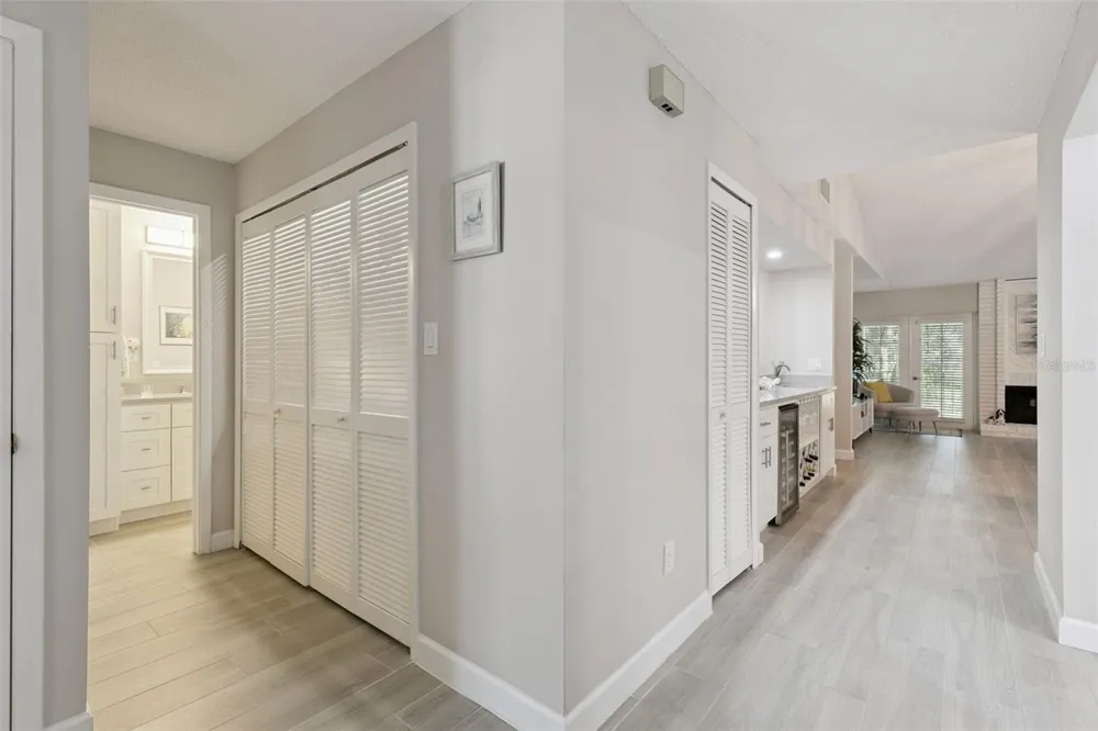 16 ESCONDIDO CIRCLE #221 Altamonte Springs, FL 32701
