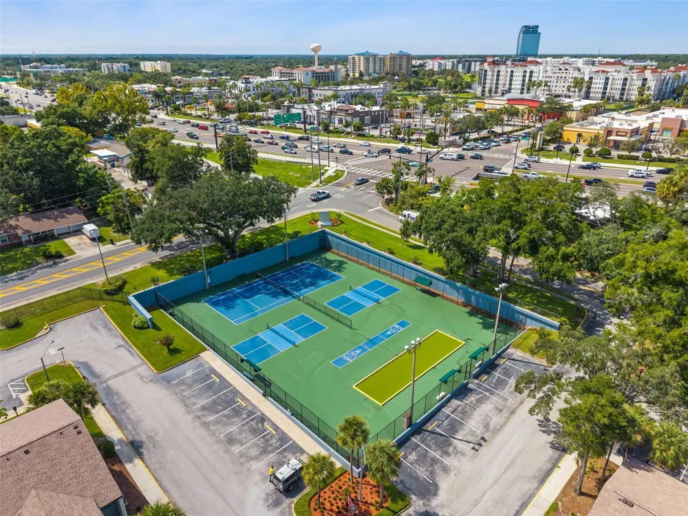 16 ESCONDIDO CIRCLE #221 Altamonte Springs, FL 32701