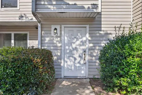 125 Governors Drive