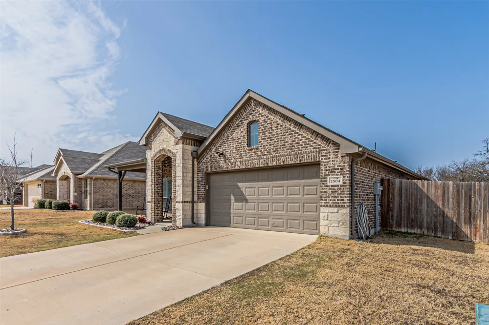 2504 Doe Run Weatherford, TX 76087