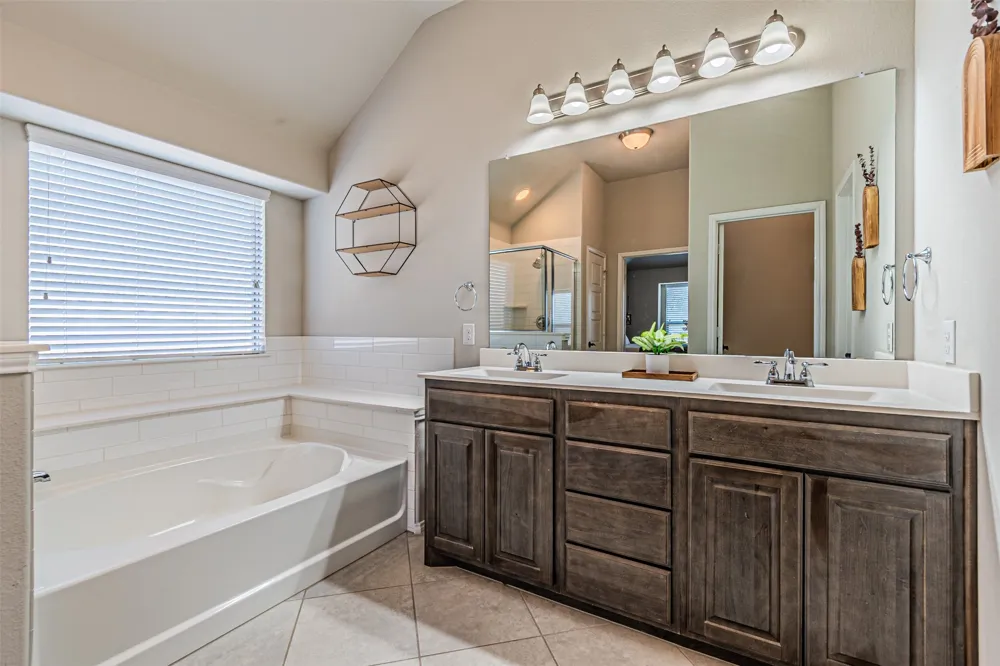 2504 Doe Run Weatherford, TX 76087