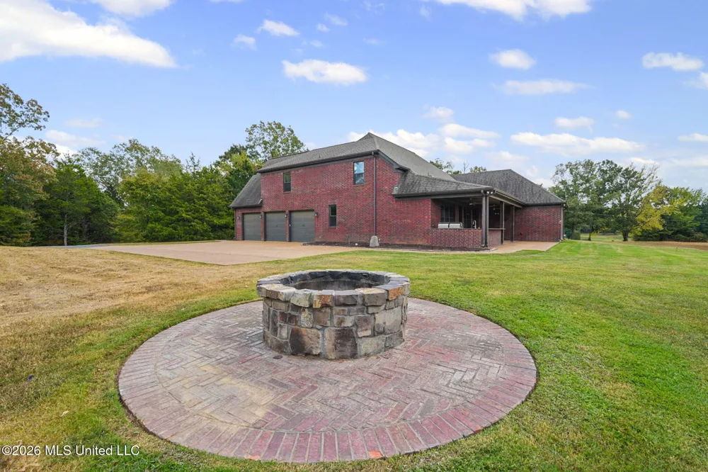 4298 Glynn Valley East Road Byhalia, MS 38611
