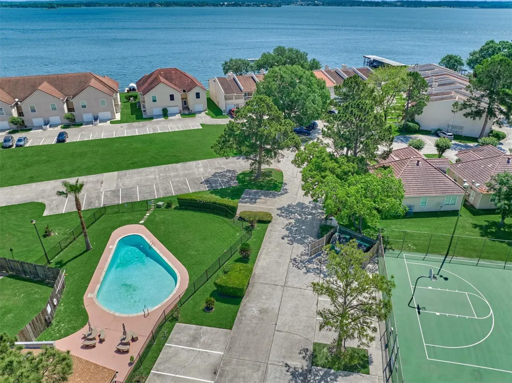 39 Regency Point Conroe, TX 77356
