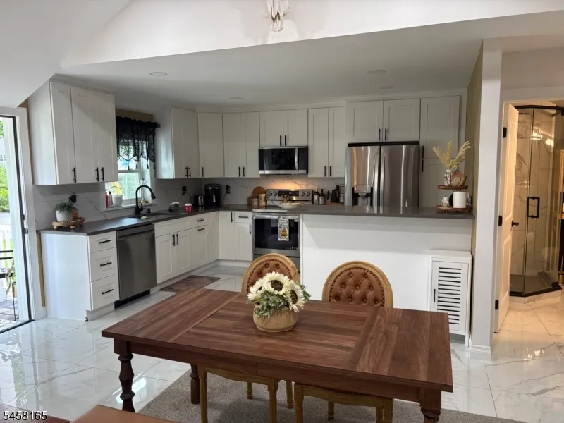 109 Cedar Ln Vernon, NJ 07422