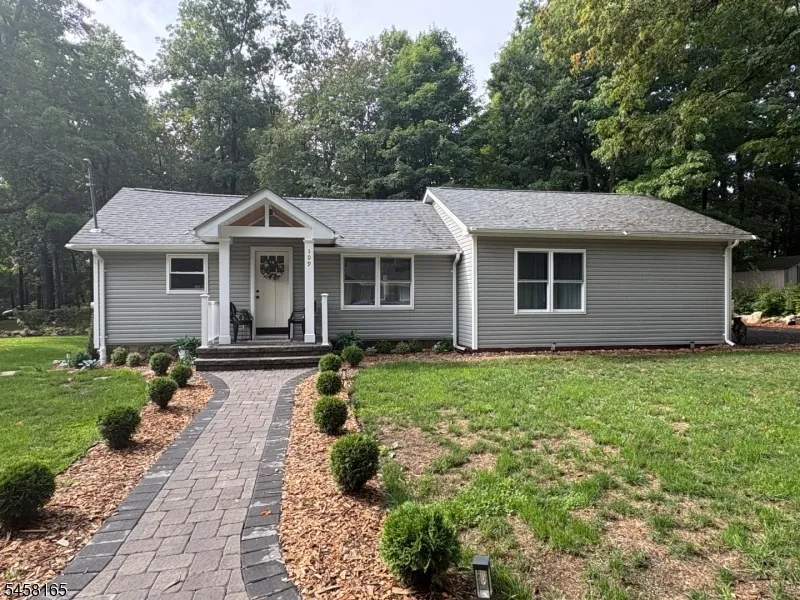 109 Cedar Ln Vernon, NJ 07422