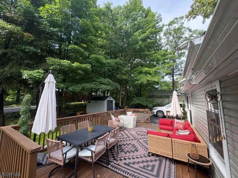 109 Cedar Ln Vernon, NJ 07422