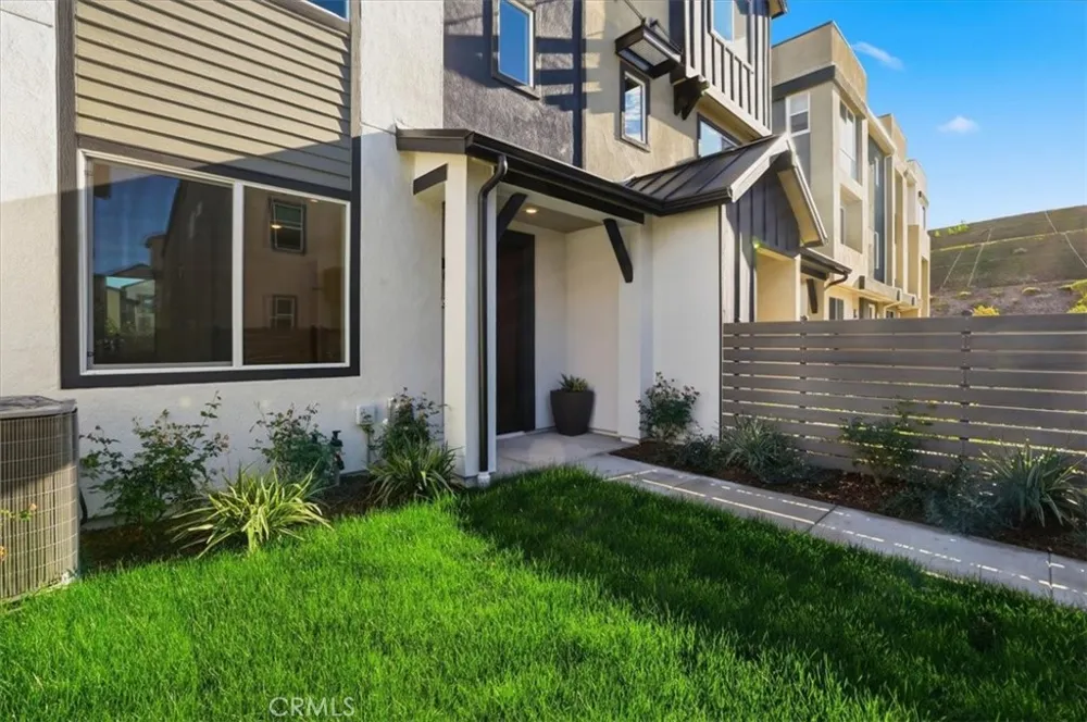27323 Seven Oaks Lane Valencia, CA 91381