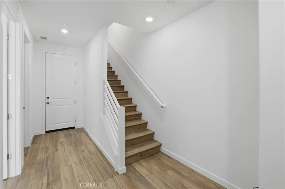 27323 Seven Oaks Lane Valencia, CA 91381