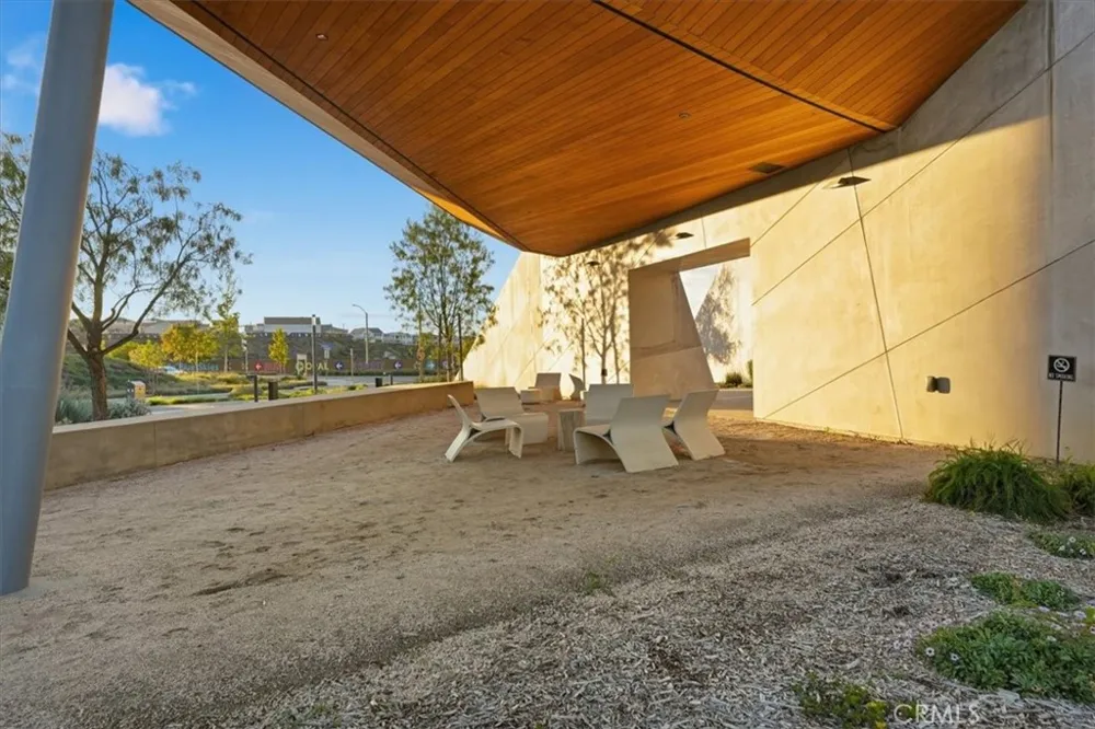 27323 Seven Oaks Lane Valencia, CA 91381