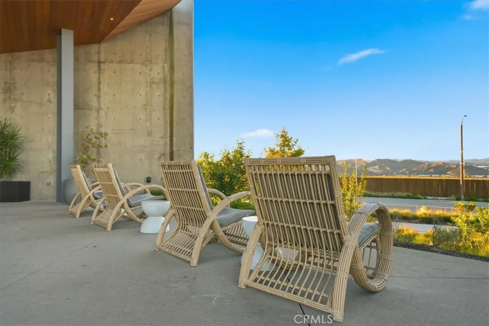 27323 Seven Oaks Lane Valencia, CA 91381