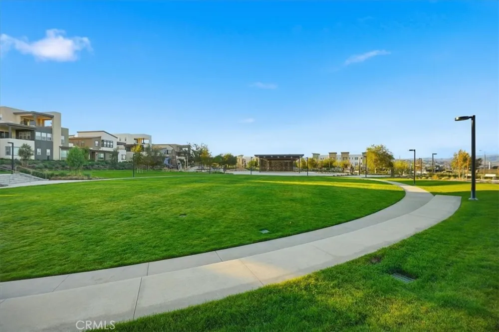 27323 Seven Oaks Lane Valencia, CA 91381
