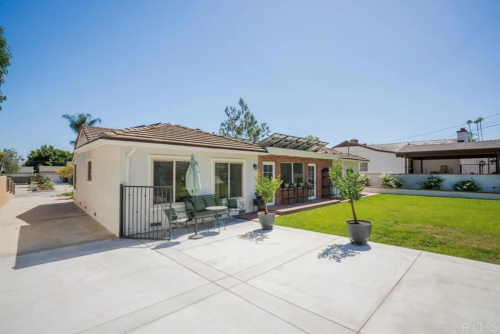 453 W Laurel Avenue Glendora, CA 91741