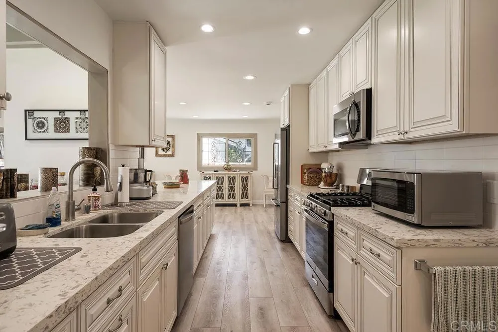 453 W Laurel Avenue Glendora, CA 91741