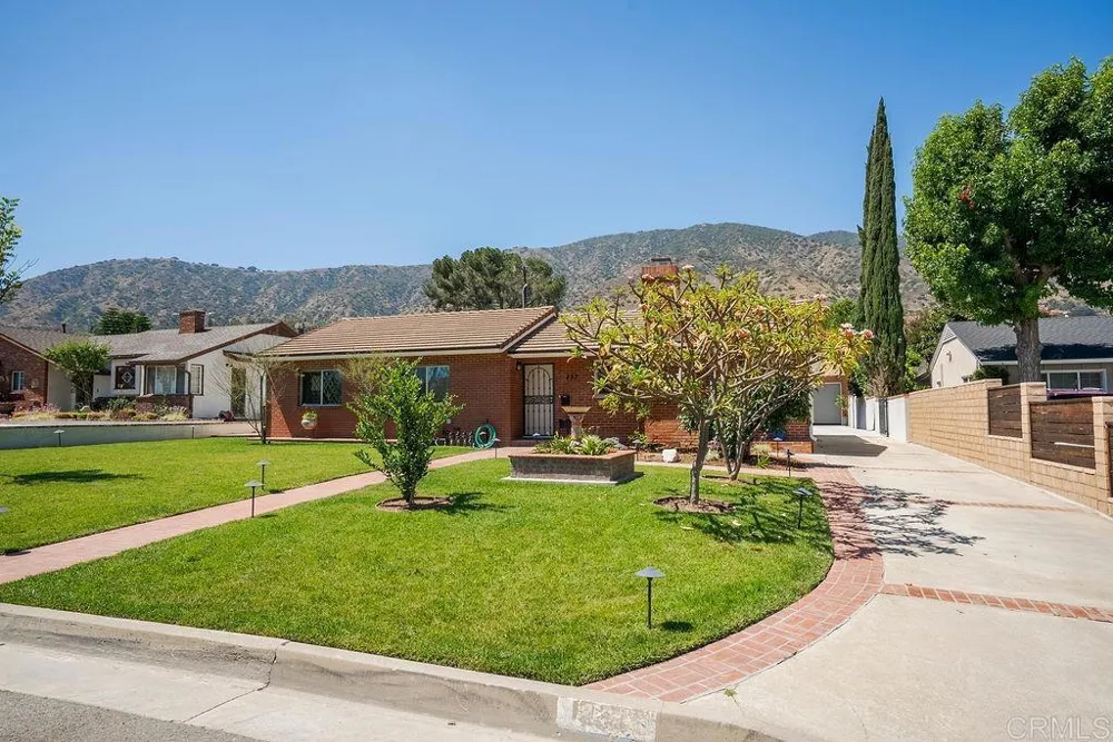 453 W Laurel Avenue Glendora, CA 91741