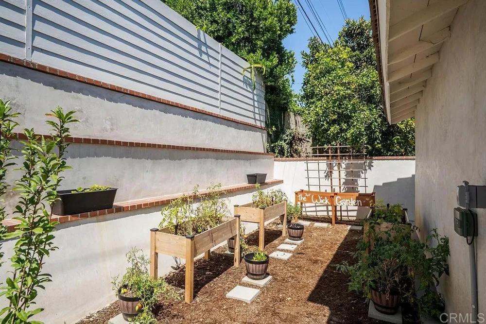 453 W Laurel Avenue Glendora, CA 91741