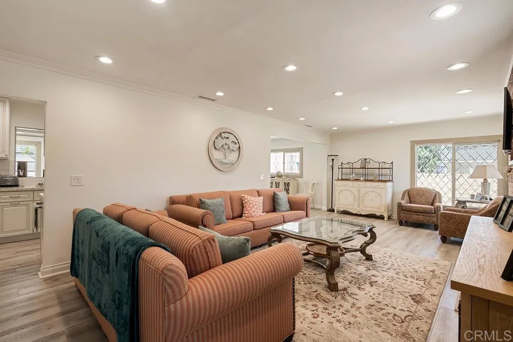 453 W Laurel Avenue Glendora, CA 91741