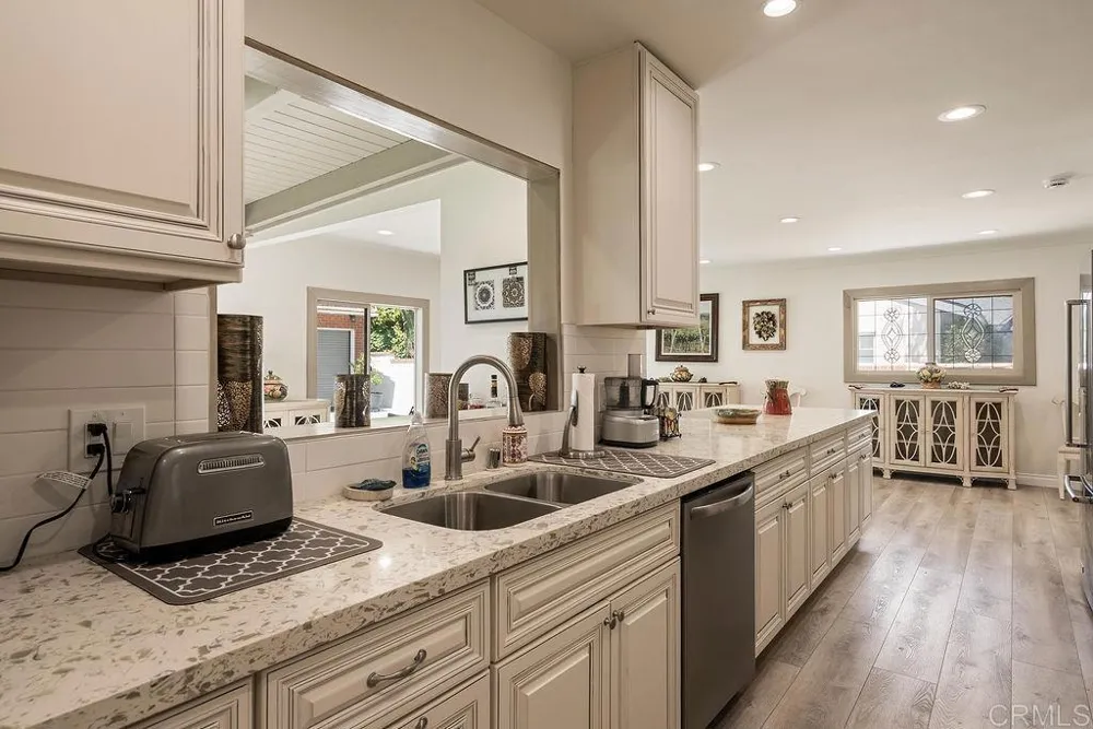 453 W Laurel Avenue Glendora, CA 91741