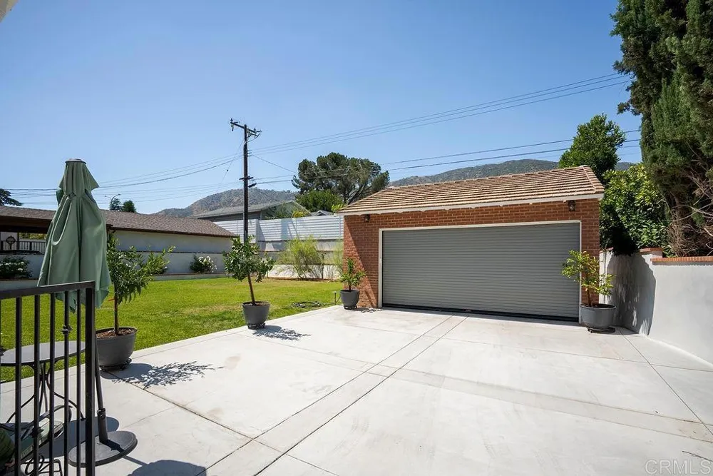 453 W Laurel Avenue Glendora, CA 91741
