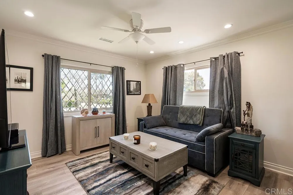 453 W Laurel Avenue Glendora, CA 91741
