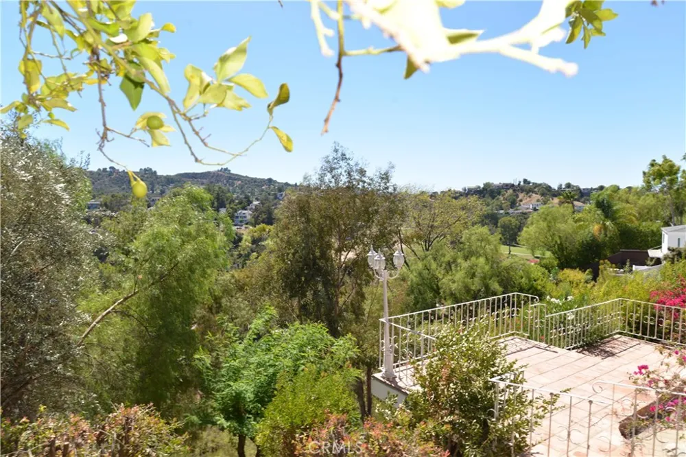 20962 Bandera Street Woodland Hills, CA 91364