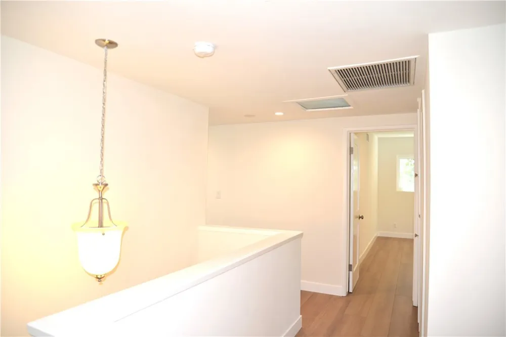 20962 Bandera Street Woodland Hills, CA 91364