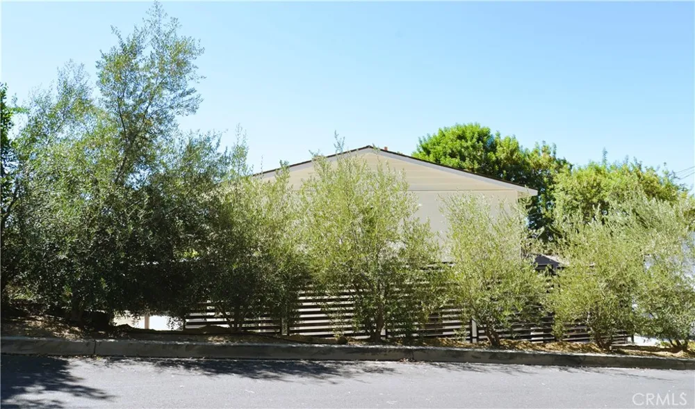 20962 Bandera Street Woodland Hills, CA 91364