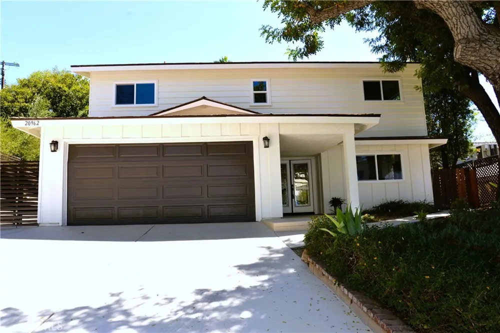 20962 Bandera Street Woodland Hills, CA 91364