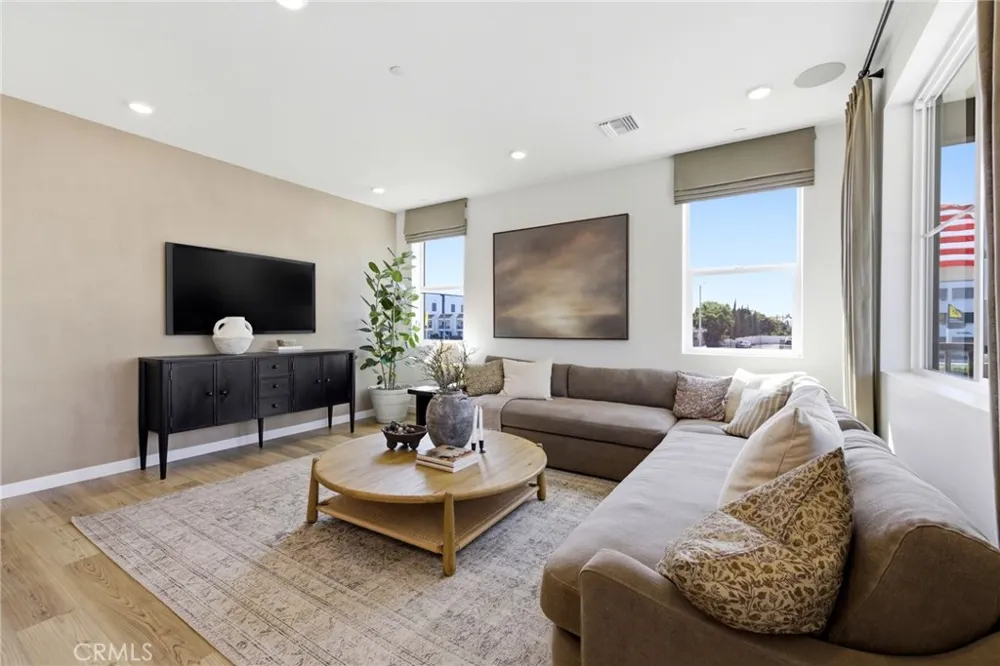 6648 Via Vista Pico Rivera, CA 90660