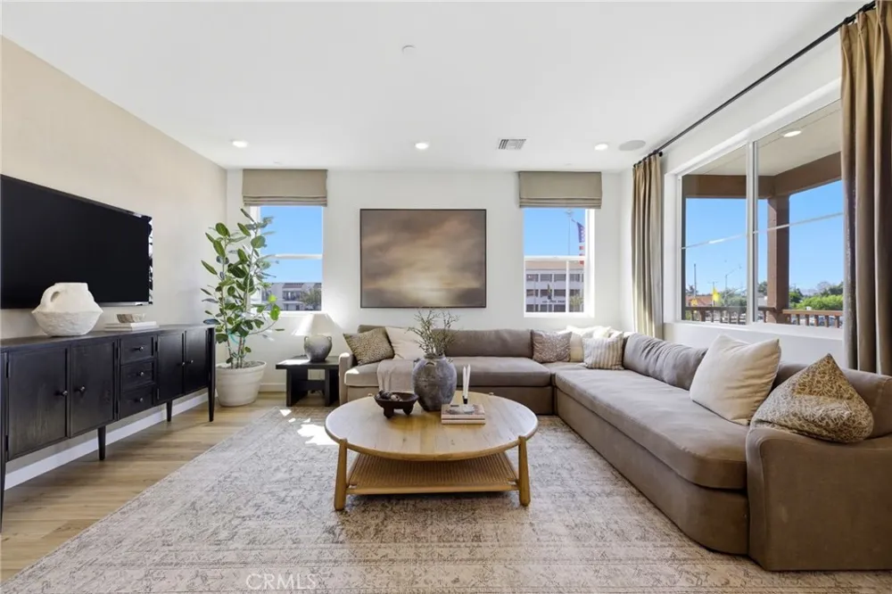 6648 Via Vista Pico Rivera, CA 90660
