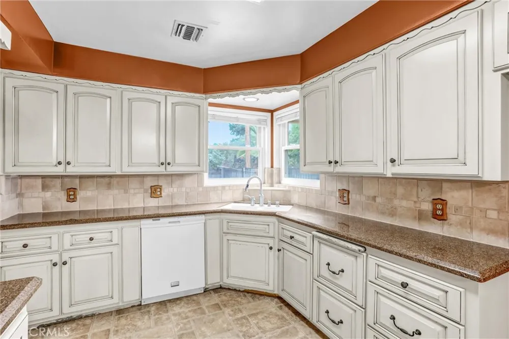 4450 Beechwood Riverside, CA 92506